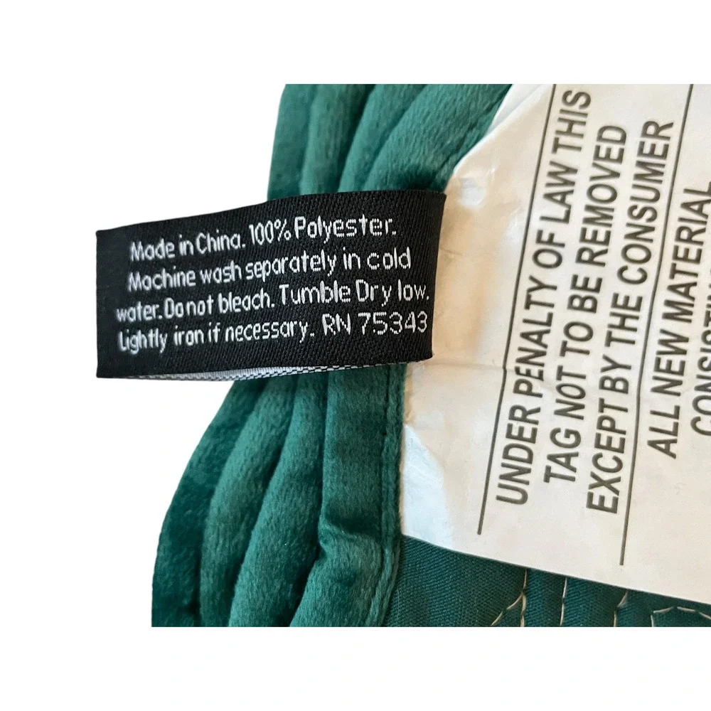 Tahari Medallion Christmas Green Velvet Velour Placemat Set Round 16